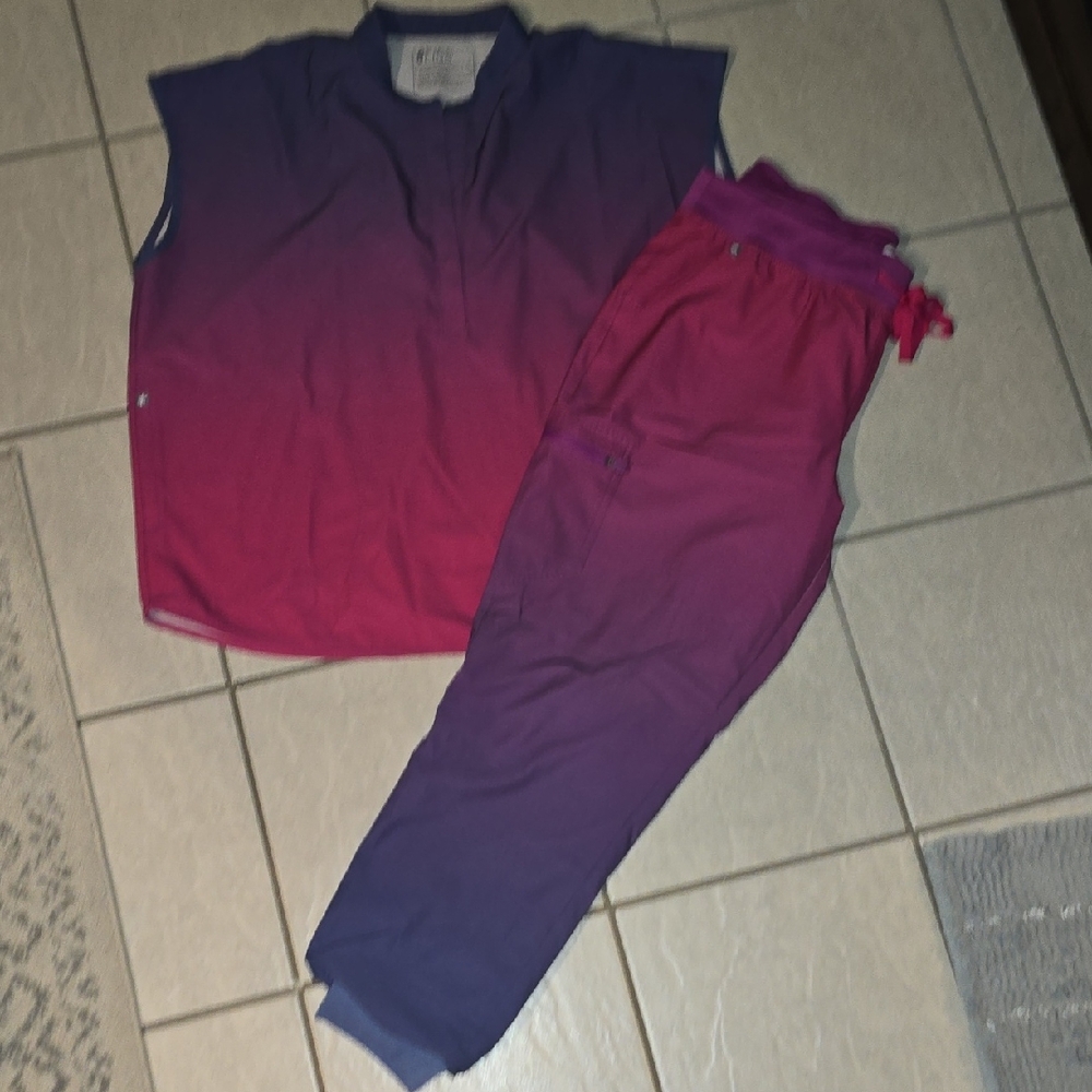 FIGS Technical Collection Scrub Set in Purple and Pink Ombre XL Top XLT Joggers